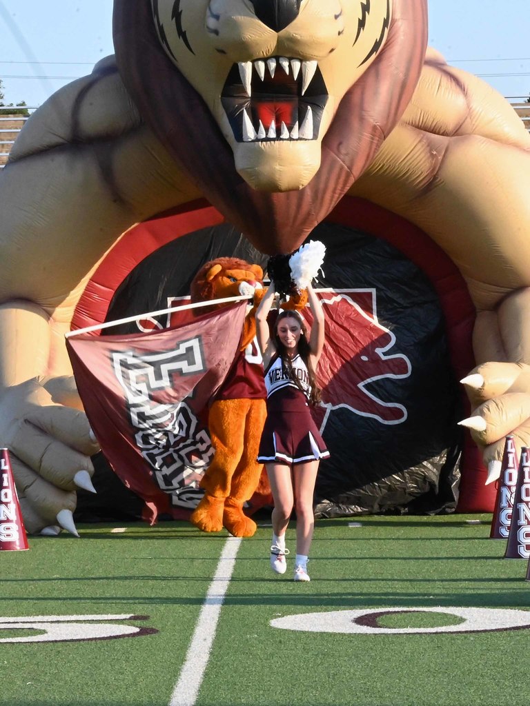 cheer meet lions1