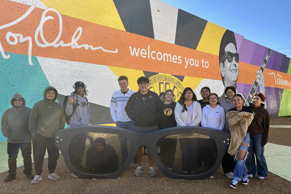 eco students downtown4