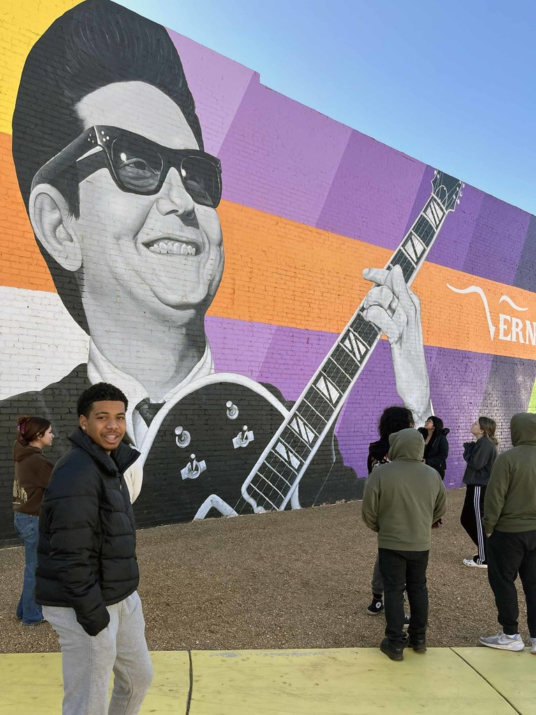 eco students downtown3