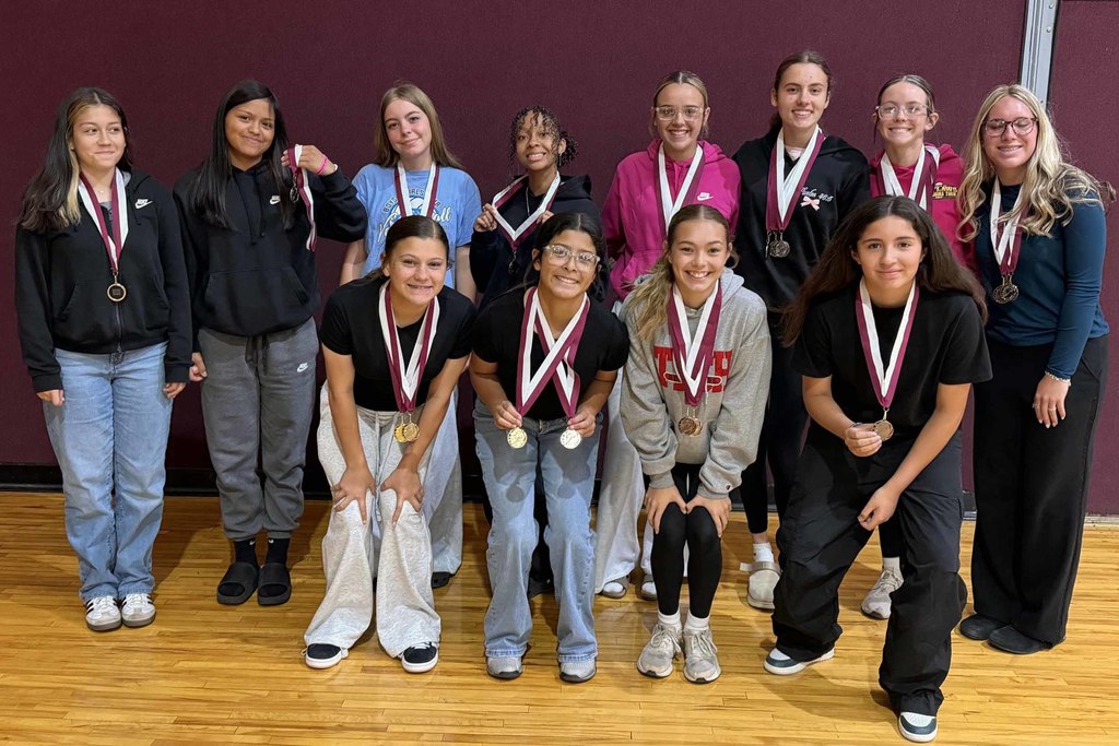 8th grade girls seymour track meet