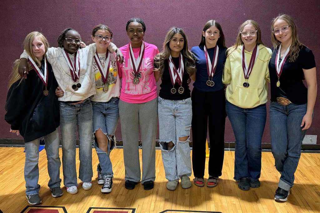 7th grade girls seymour track meet