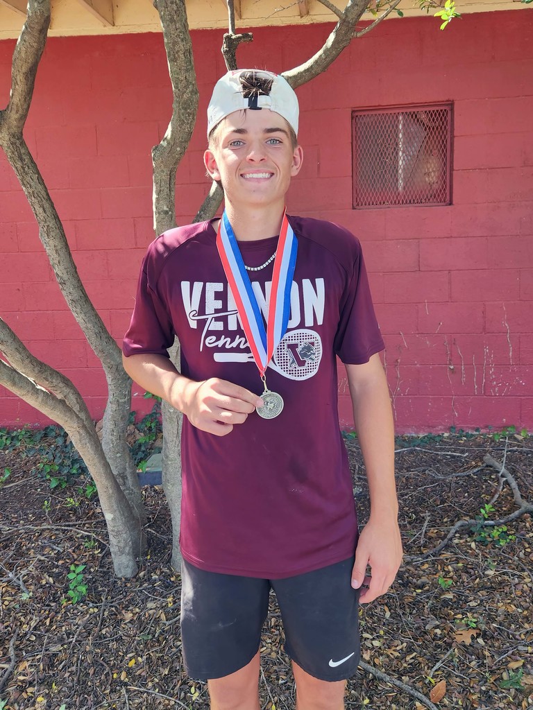 boys singles silver medal district