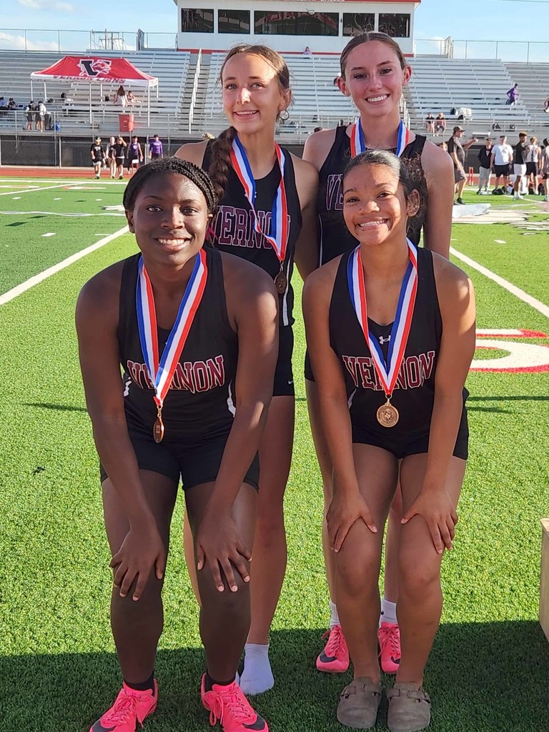 lady lions 800 relay
