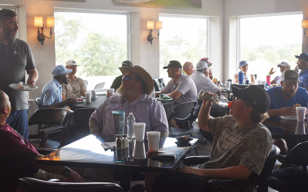 golf tourney eating 1