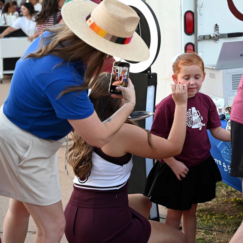 meet the lions face painting 2