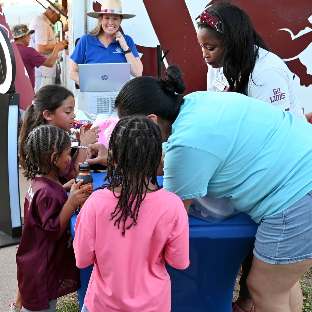 meet the lions face painting1