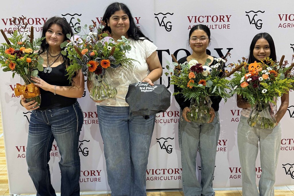 VHS participants floral design contest