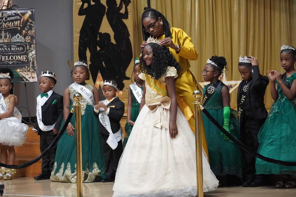 Student being crowned as Miss Dana Road