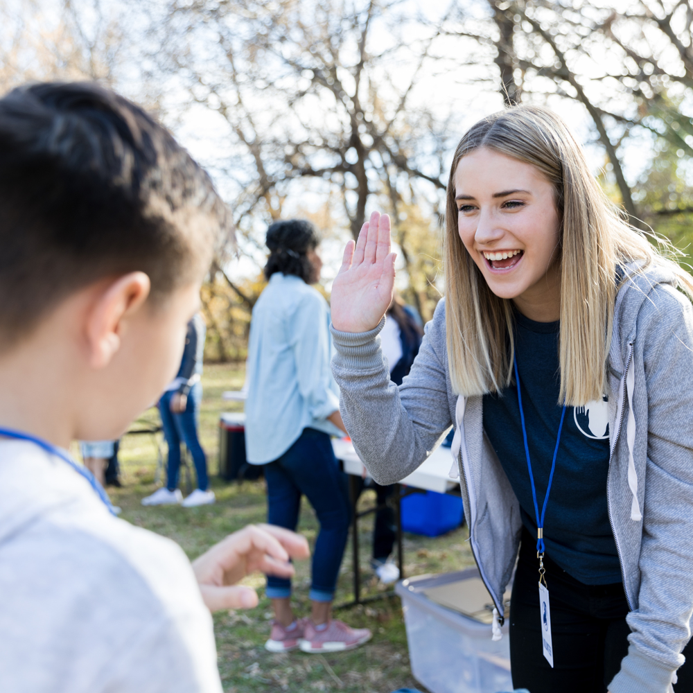 kids volunteering