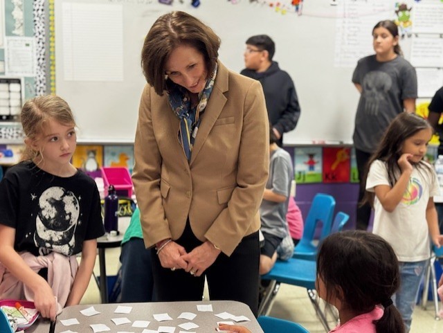 Senator Kolkhorst with students