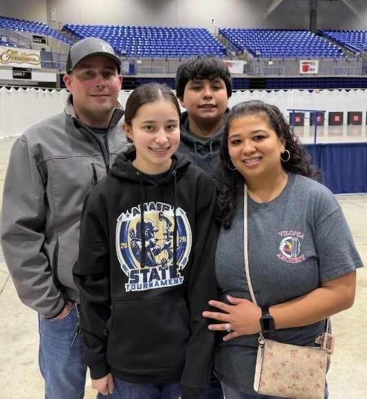 The Vilonia High Archery Team wrapped up an outstanding 2025-26 season! Special Congratulations to Calli Cigainero, who qualified for Nationals and will compete in Louisville, Kentucky, in May.