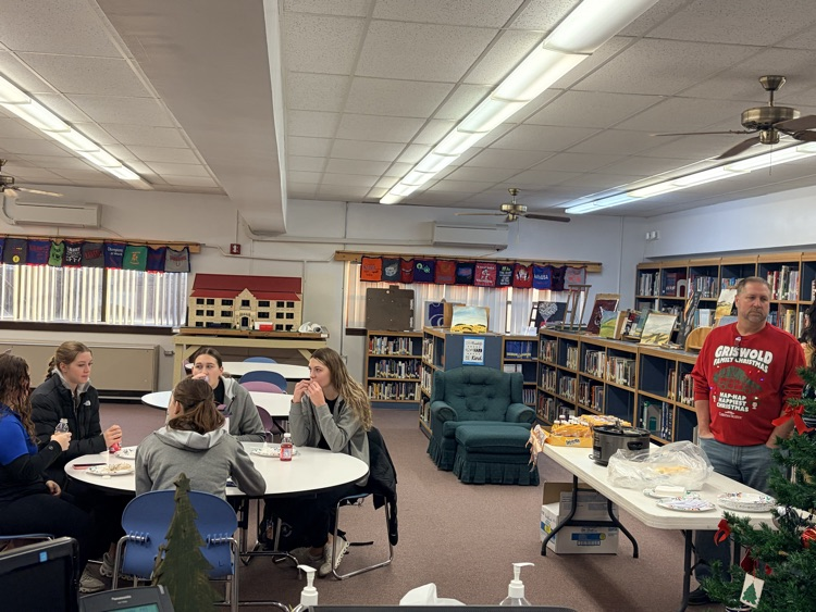 Today all cardholders in the Excelsior Program enjoyed their semester breakfast reward sponsored by Booster Club and provided by Karen at Stop2Shop! Thank you all!!