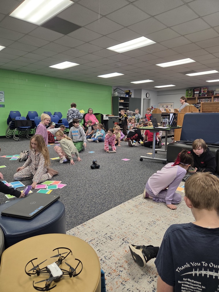 Students in the STEAM lab