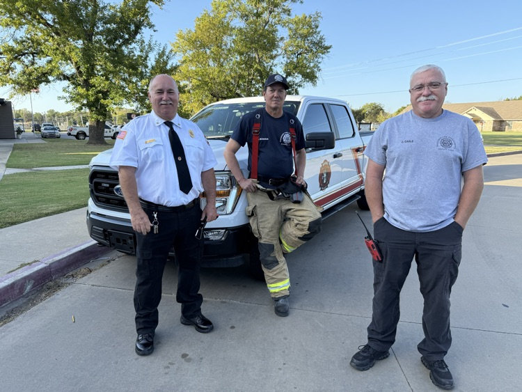 wagoner fire department giving fire safety lessons 