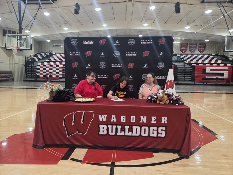 Katie king signing to cheer with Connor’s
