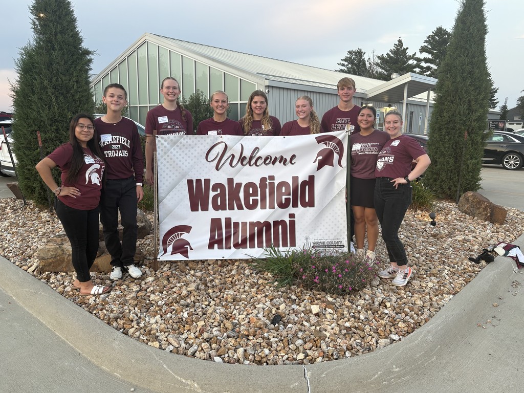 The National Honor Society volunteered as servers at the Wakefield Alumni Banquet on August 18. This was a great opportunity to give back to the community and spend some time with our esteemed alumni! Go Trojans!