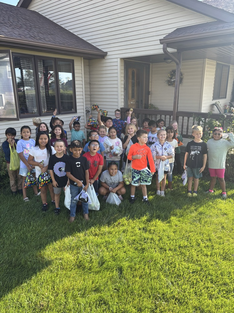 2nd grade field trip to pick apples
