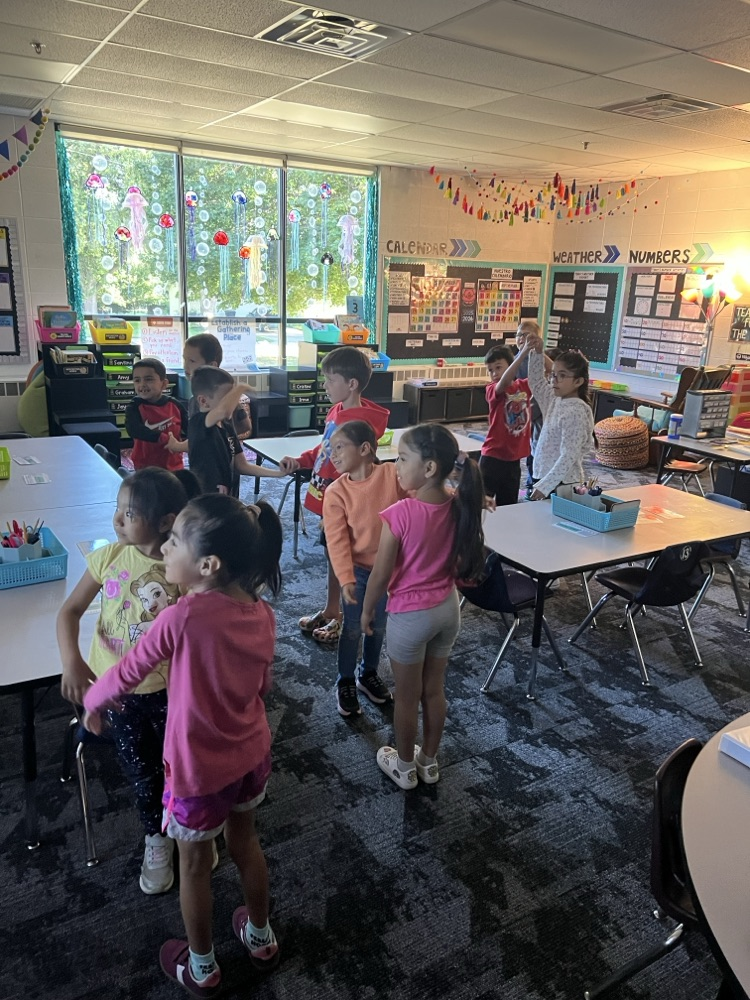 Mrs. Hoffart’s First Grade practiced Teamwork today by building certain shapes, letters, and numbers on Go Noodle!!! It was fun and a much-needed brain break!
