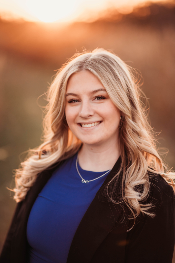 Kinslee Metzler - Senior Picture 