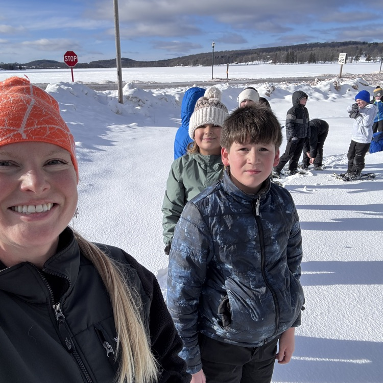 students snowshoeing 
