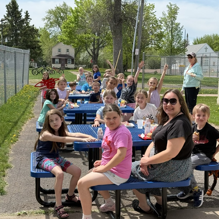 2nd graders had their picnic on this beautiful Tuesday back to school