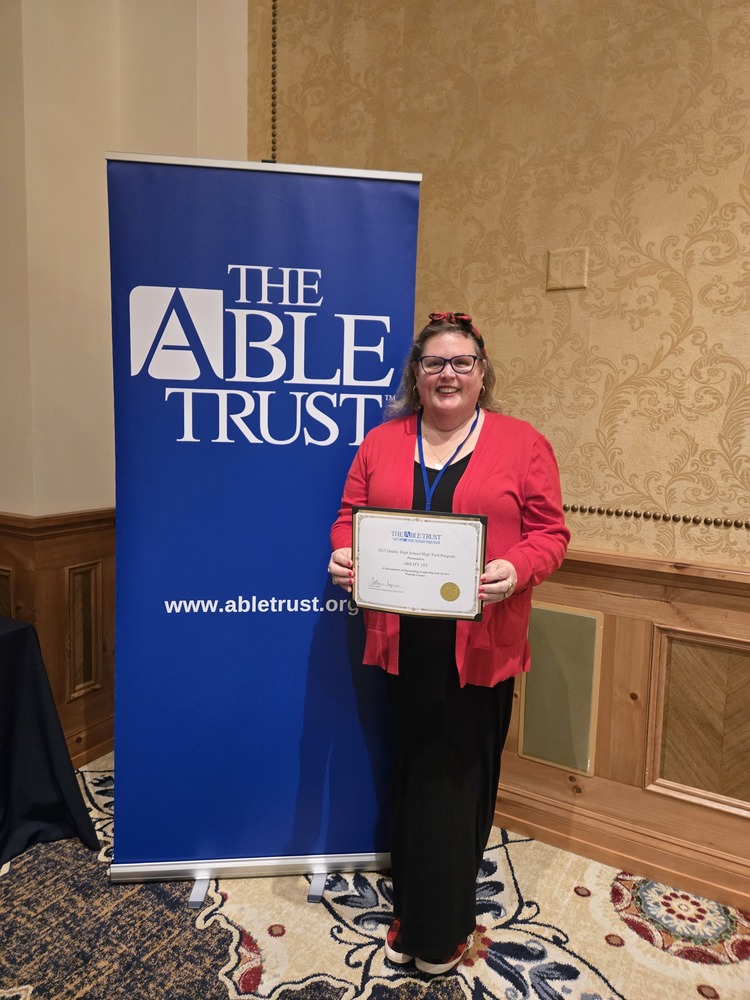 Sharon Scherbath Simmons posing with her award