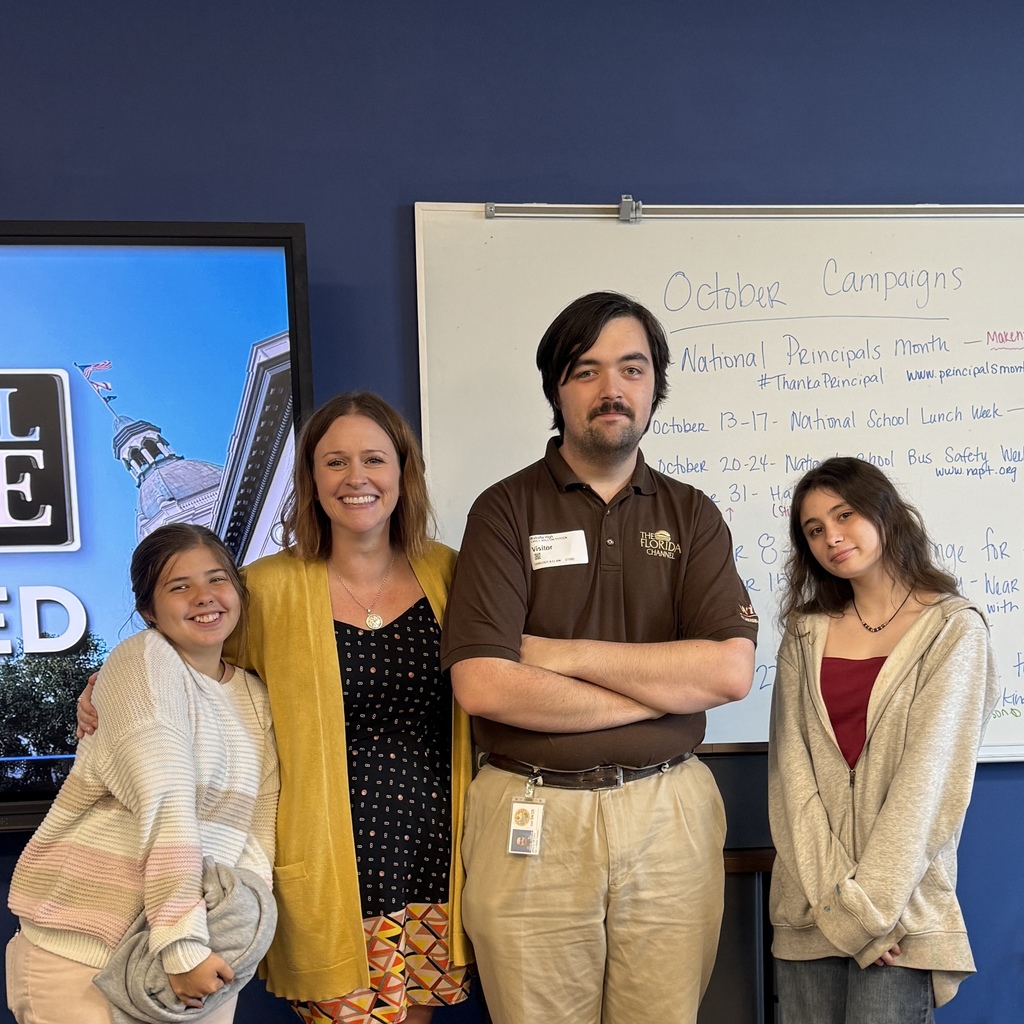 Journalism students listening to Vance Osteen speak about journalism 