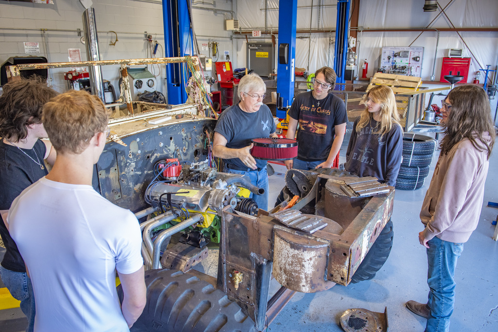 CTE Students at Wakulla County Schools Automotive