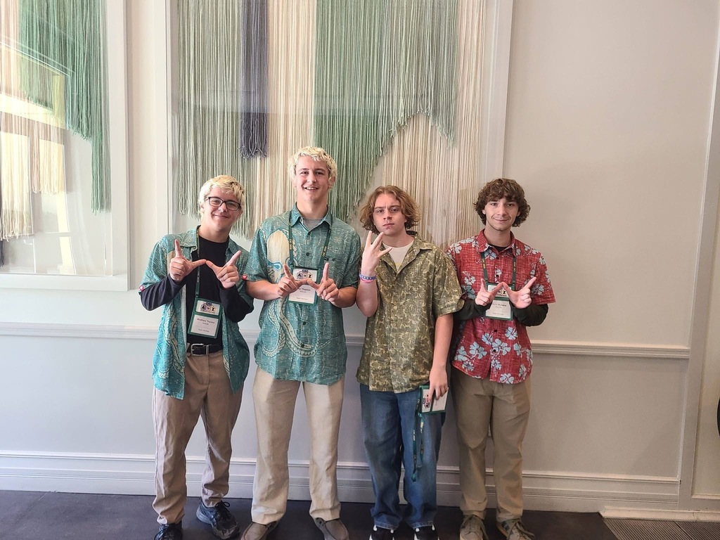 Academic team showin the W for Winning and Wakulla