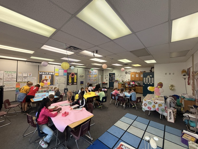 🍩 Donut Stress About the Test!! 🍩 Our 3rd and 5th grade students practiced and reviewed for the FAST test next week using various engaging activities with a sweet donut treat at the end!