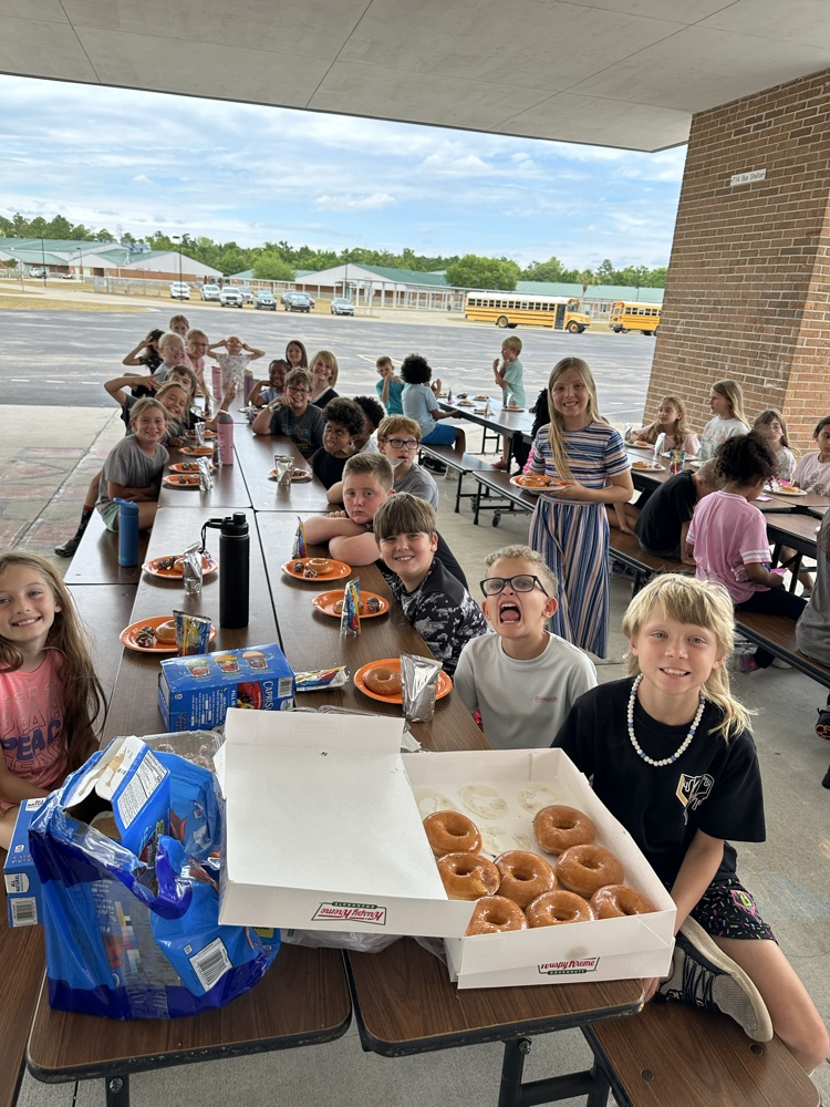 🍩 Donut Stress About the Test!! 🍩 Our 3rd and 5th grade students practiced and reviewed for the FAST test next week using various engaging activities with a sweet donut treat at the end!