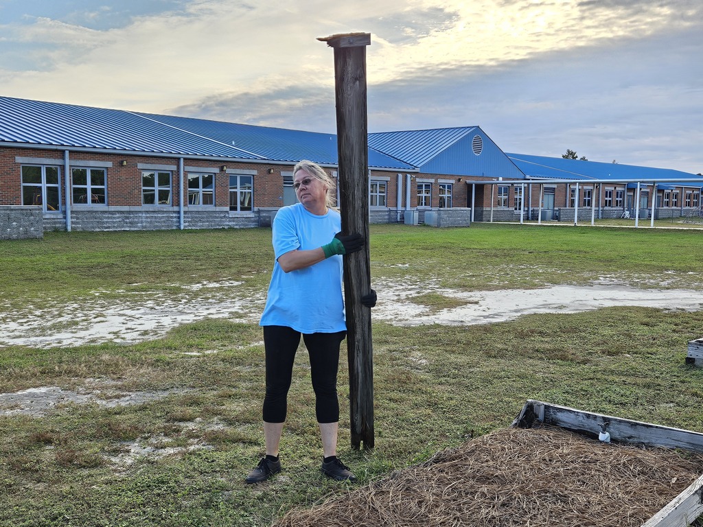 🌻 3 TONS OF SOIL. 2,700 LBS. OF COMPOST. ONE AMAZING COMMUNITY! 🌻 What an incredible effort to rebuild the Crawfordville Elementary School Garden! A special thank you to Wakulla Rotary Club, UF Extension, Wakulla County Schools, and Sodexo for the donations, teamwork, and collaboration that made this project possible. Most importantly, a HUGE THANK YOU to every volunteer who rolled up their sleeves and helped us get it done! 💚💪 We couldn't have done it without you. Thank you for investing your time and energy into creating something special for our students and school community!