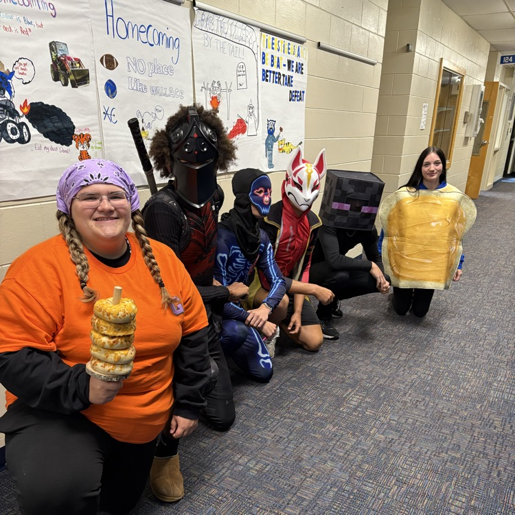 Juniors celebrating homecoming