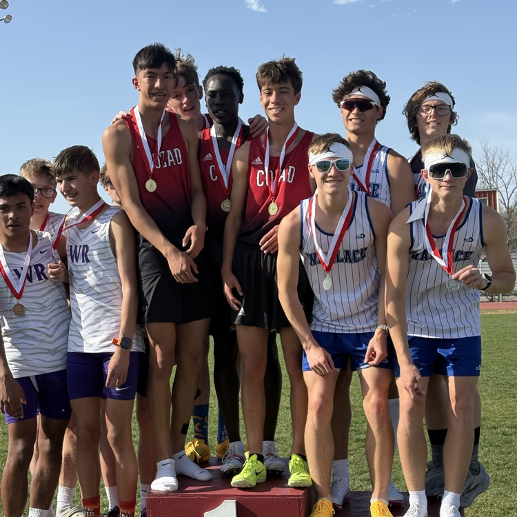 Wallace 4x800 relay team on the podium 