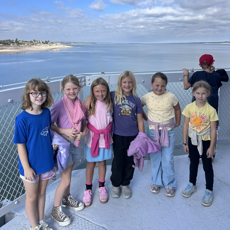 3rd grade girls at the Kingsley dam.