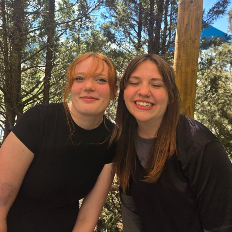 2 girls in line