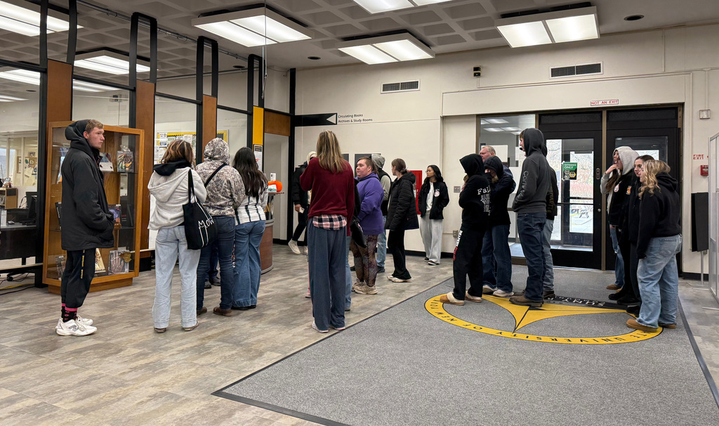 Walton students visit SUNY Broome