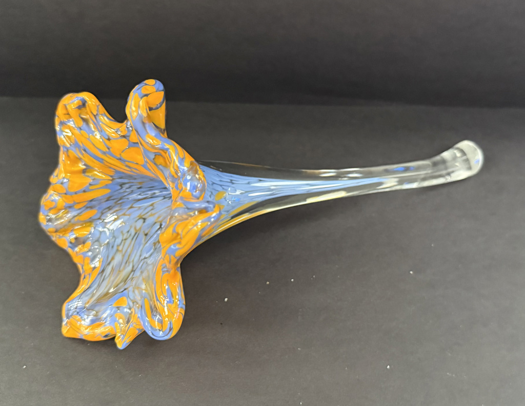 A glas-blown flower