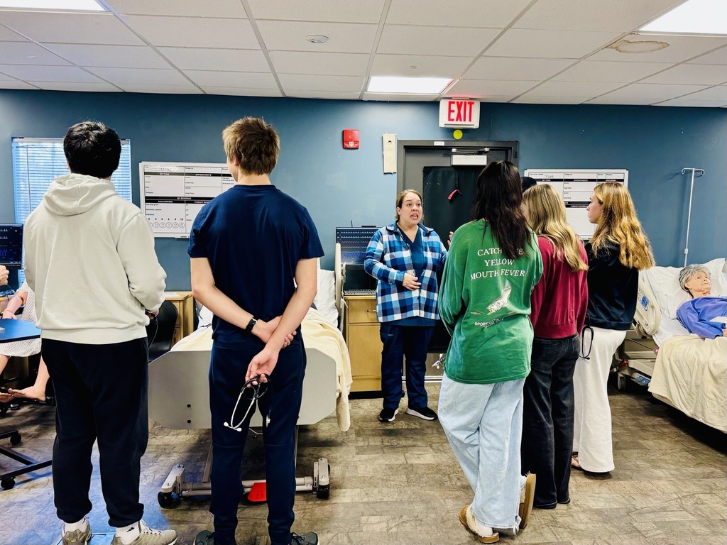 MIC students exploring the PN lab