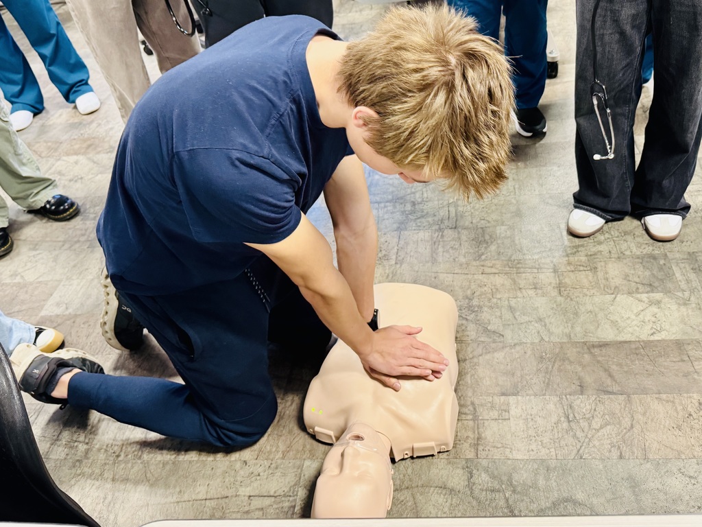 MIC students exploring the PN lab