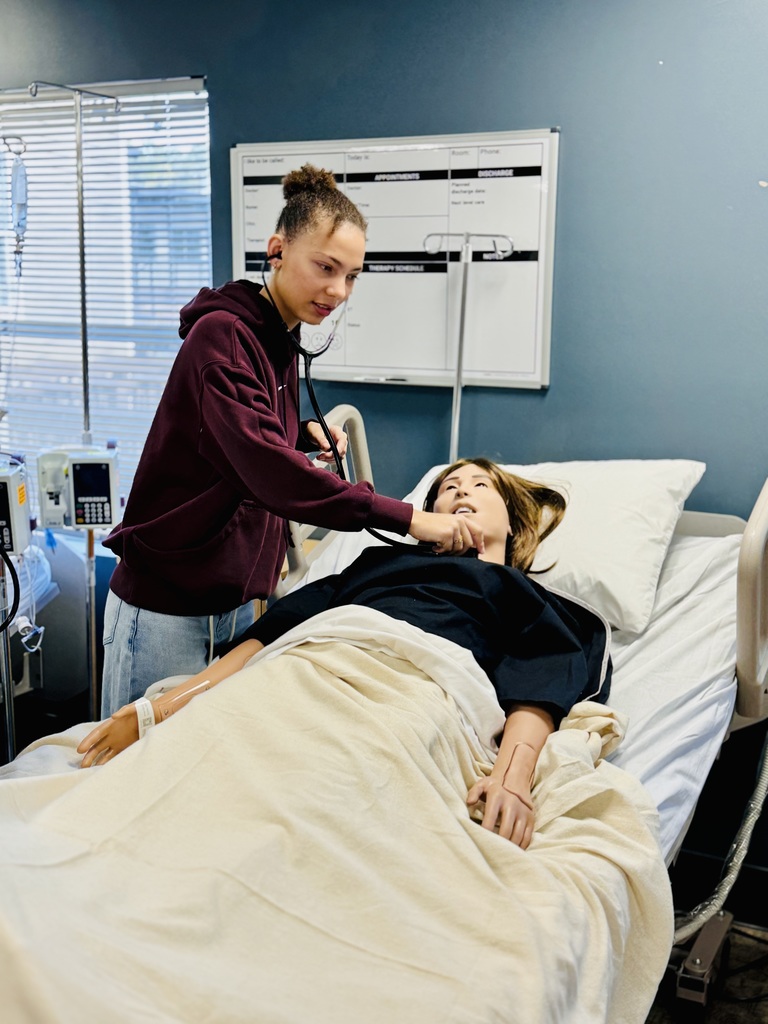 MIC students exploring the PN lab