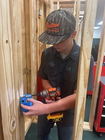 Electricity students at ECTC