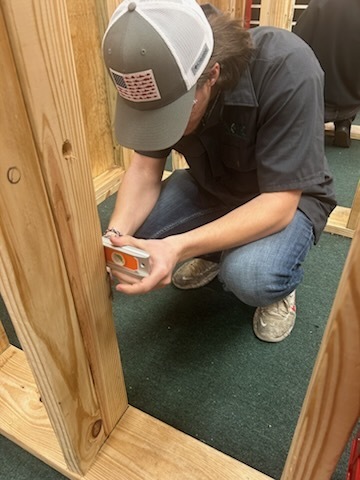 Electricity students at ECTC