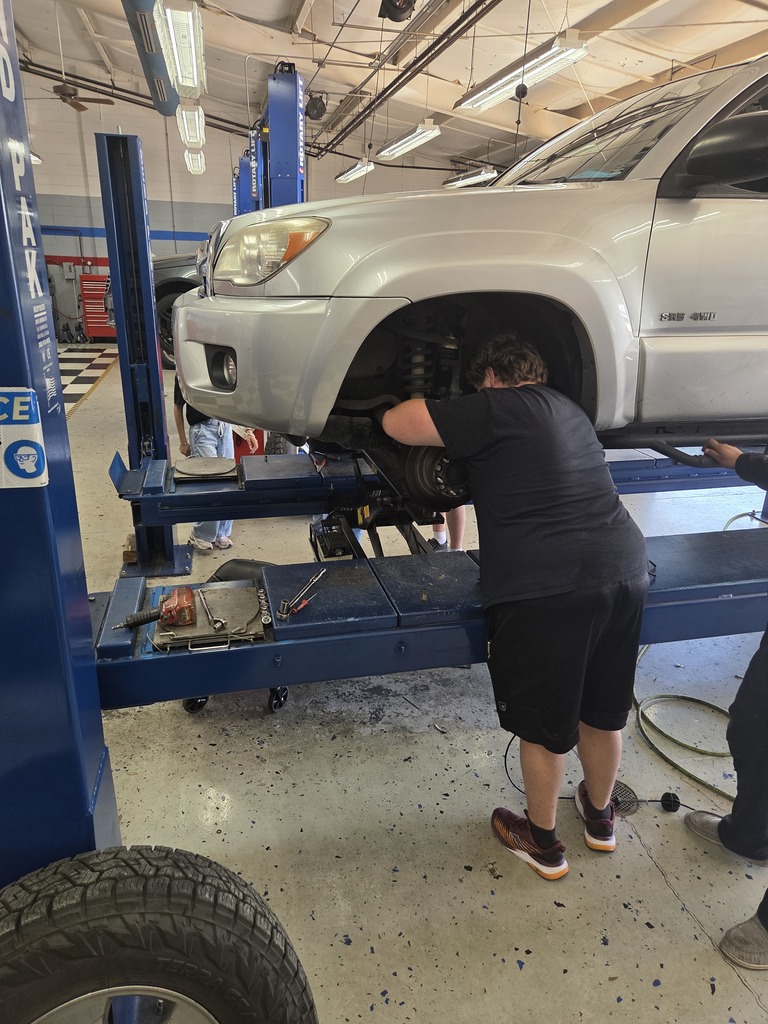 Auto Students working in the shop at ECTC!