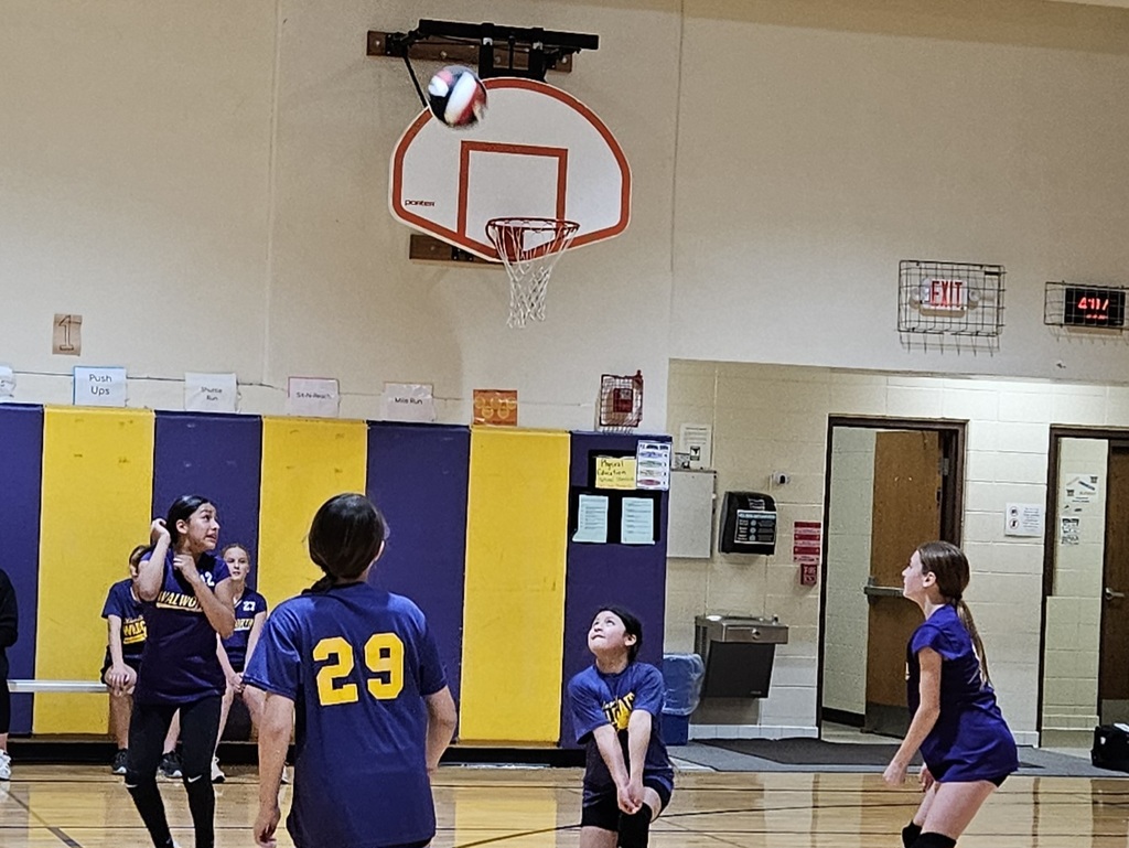 Last night our 6th grade volleyball players defeated the Reek Lions. Way to go ladies!