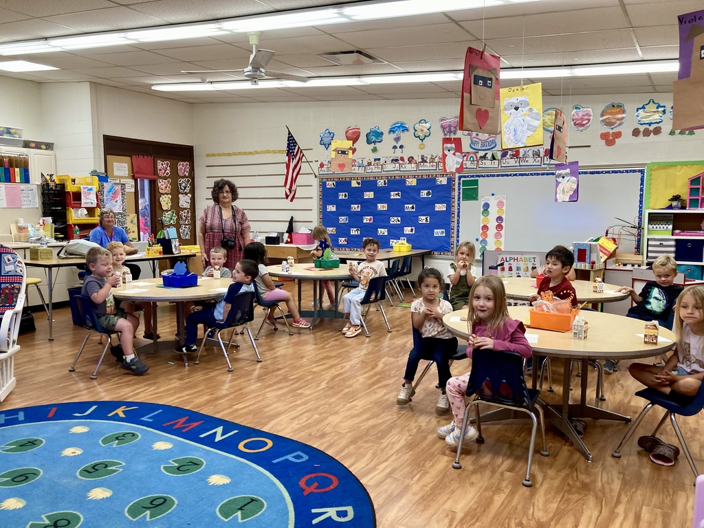 Mrs. Hummel's Junior Kindergarten Class enjoyed their first visit with Mrs. Gruetzmacher! She read cute stories about friendship, the children liked playing with her adorable finger puppets, and everyone loved her delicious, homemade, granger cookies! We appreciate Mrs. Gruetzmacher's kindness, talent, and time! 