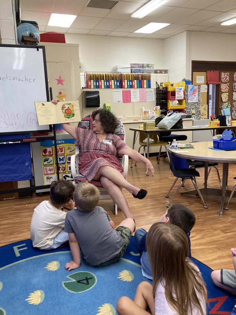 Mrs. Hummel's Junior Kindergarten Class enjoyed their first visit with Mrs. Gruetzmacher! She read cute stories about friendship, the children liked playing with her adorable finger puppets, and everyone loved her delicious, homemade, granger cookies! We appreciate Mrs. Gruetzmacher's kindness, talent, and time! 
