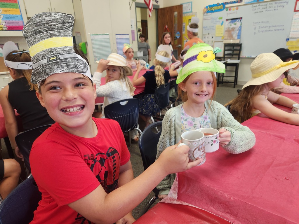 Two students cheersing coffee mugs