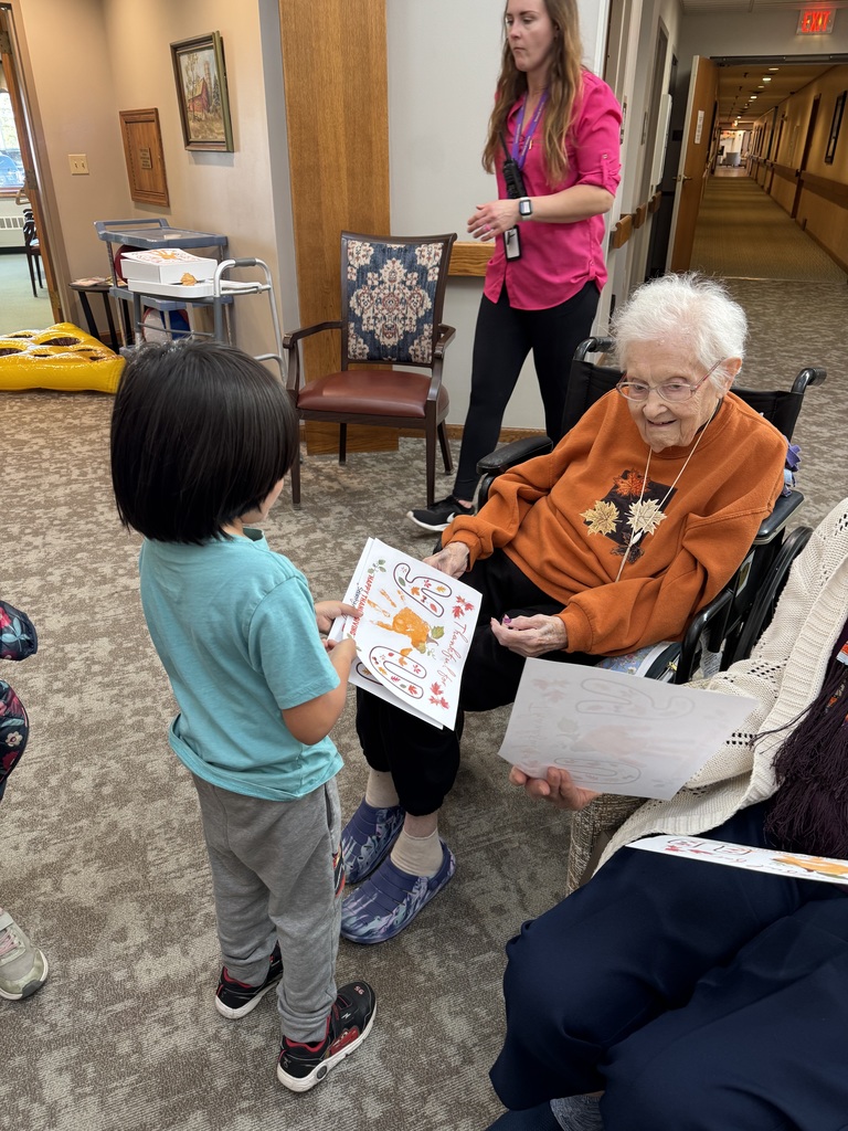 Walworth kindergarteners outside of Golden Year