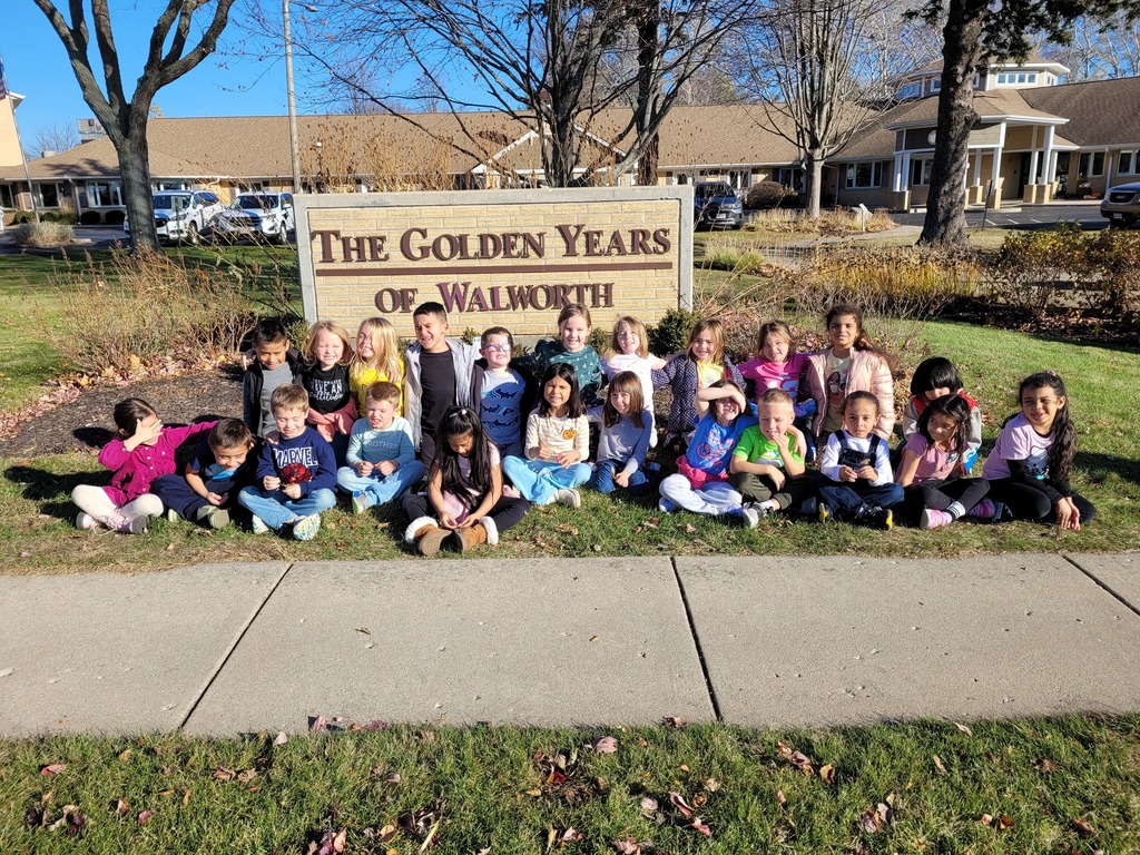 Walworth kindergarteners outside of Golden Year